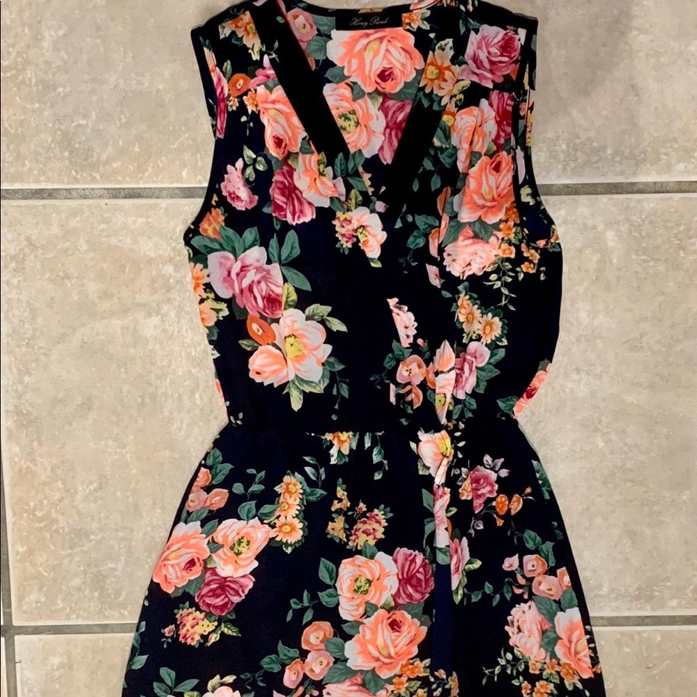 Gorgeous floral dress. Basically new!